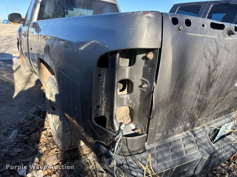 image for item DO7694 2007 Chevrolet Silverado 1500 pickup truck