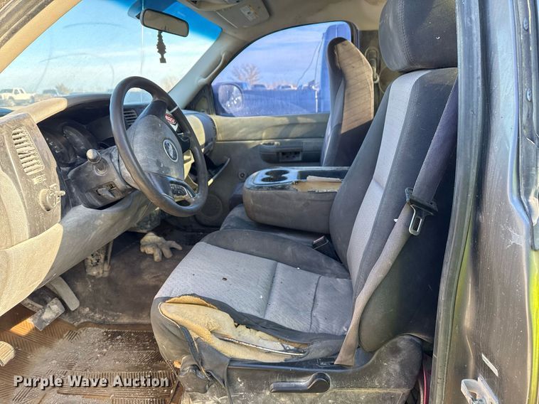 image for item DO7694 2007 Chevrolet Silverado 1500 pickup truck