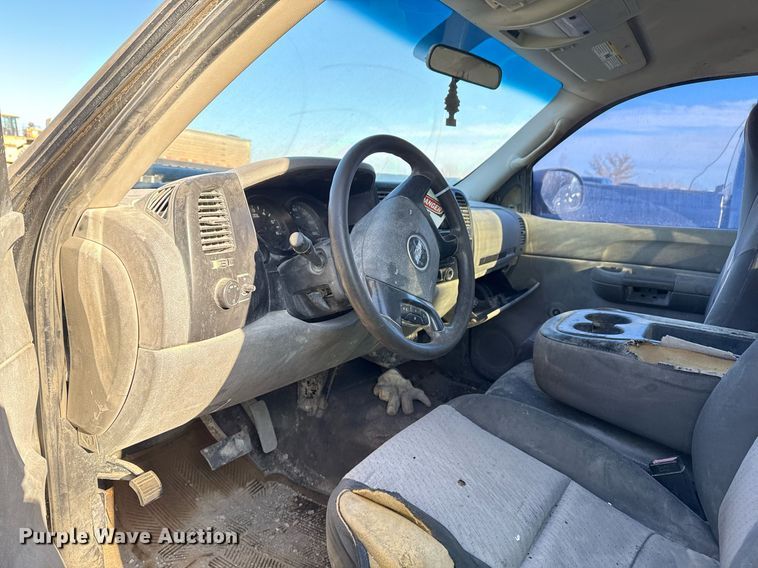 image for item DO7694 2007 Chevrolet Silverado 1500 pickup truck