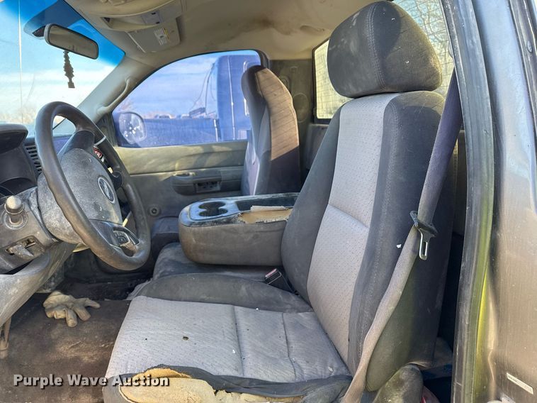 image for item DO7694 2007 Chevrolet Silverado 1500 pickup truck