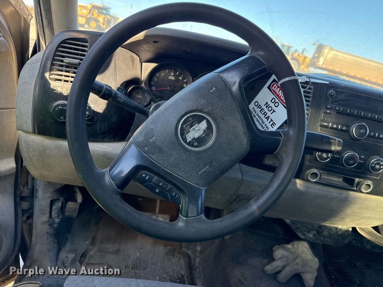 image for item DO7694 2007 Chevrolet Silverado 1500 pickup truck