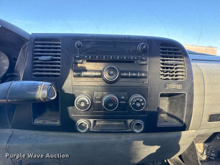 image for item DO7694 2007 Chevrolet Silverado 1500 pickup truck