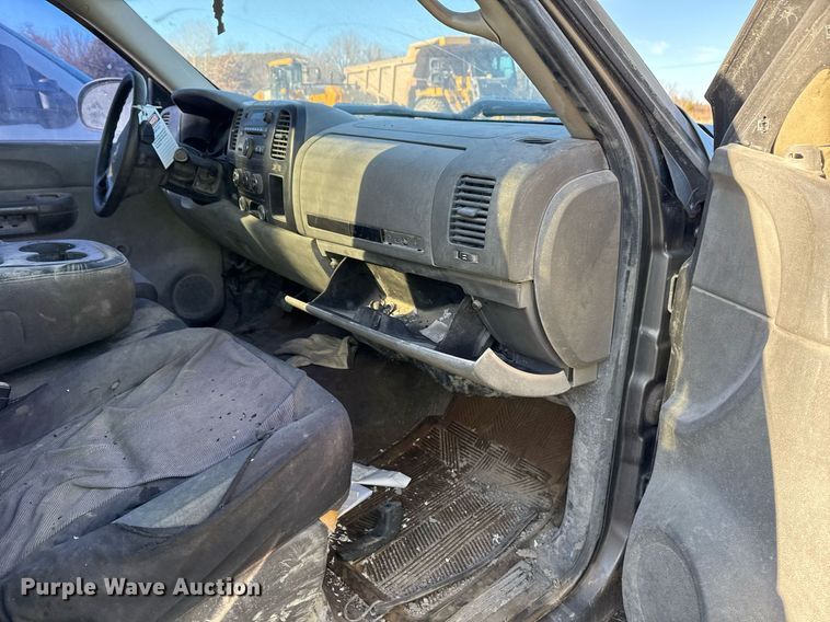 image for item DO7694 2007 Chevrolet Silverado 1500 pickup truck