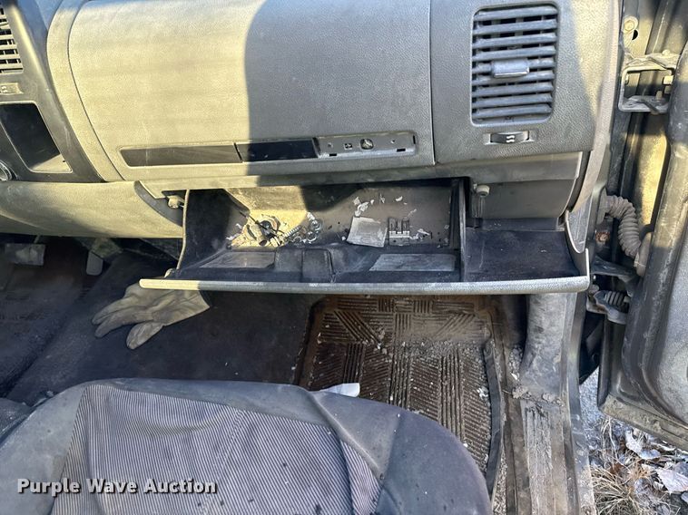 image for item DO7694 2007 Chevrolet Silverado 1500 pickup truck