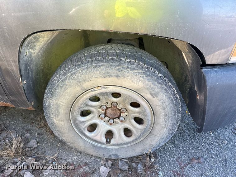 image for item DO7694 2007 Chevrolet Silverado 1500 pickup truck