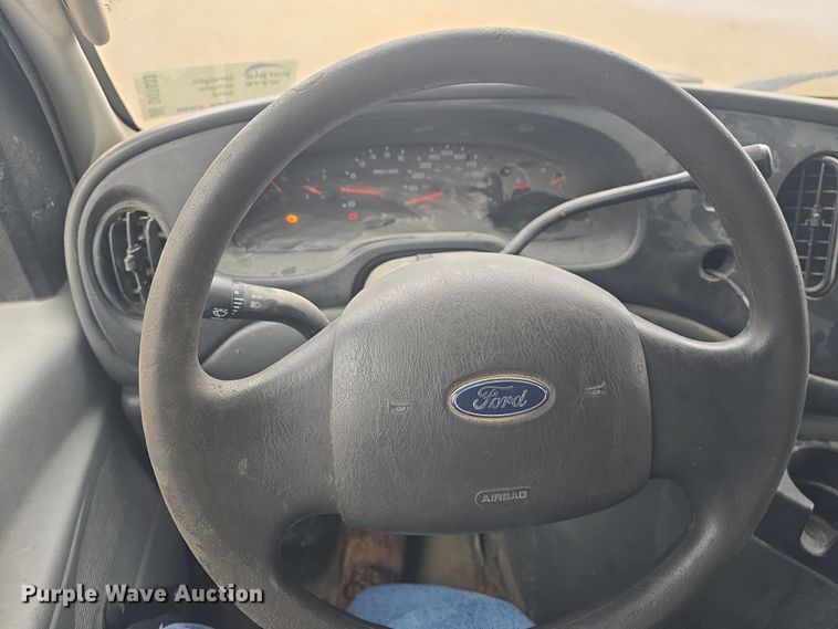 image for item DO7833 2007 Ford E150 van