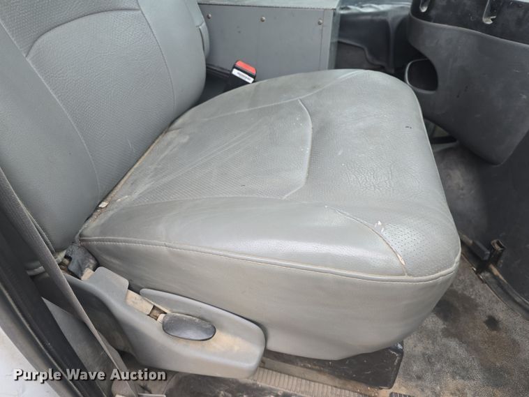 image for item DO7833 2007 Ford E150 van