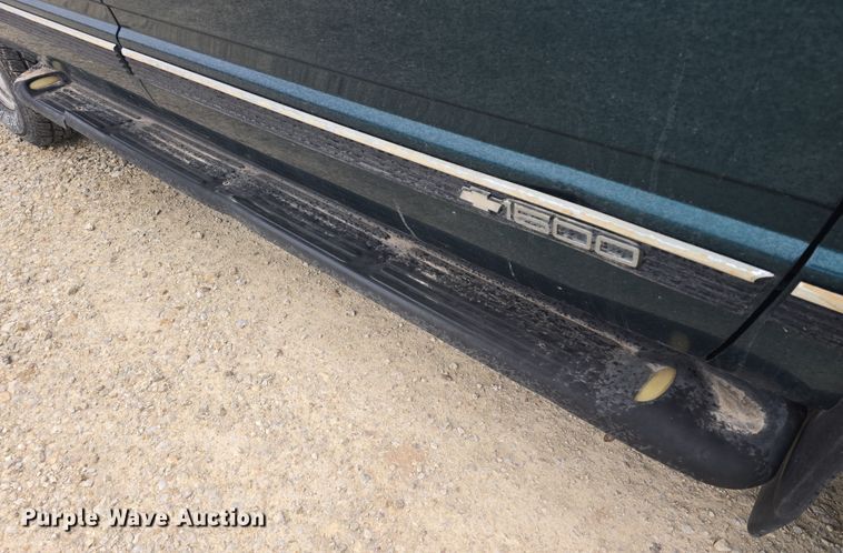 image for item DO7862 1998 Chevrolet Suburban K1500 LT SUV