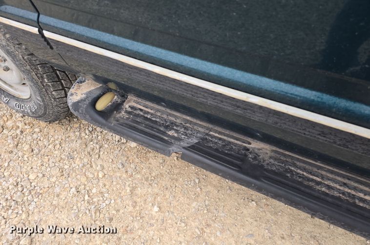 image for item DO7862 1998 Chevrolet Suburban K1500 LT SUV