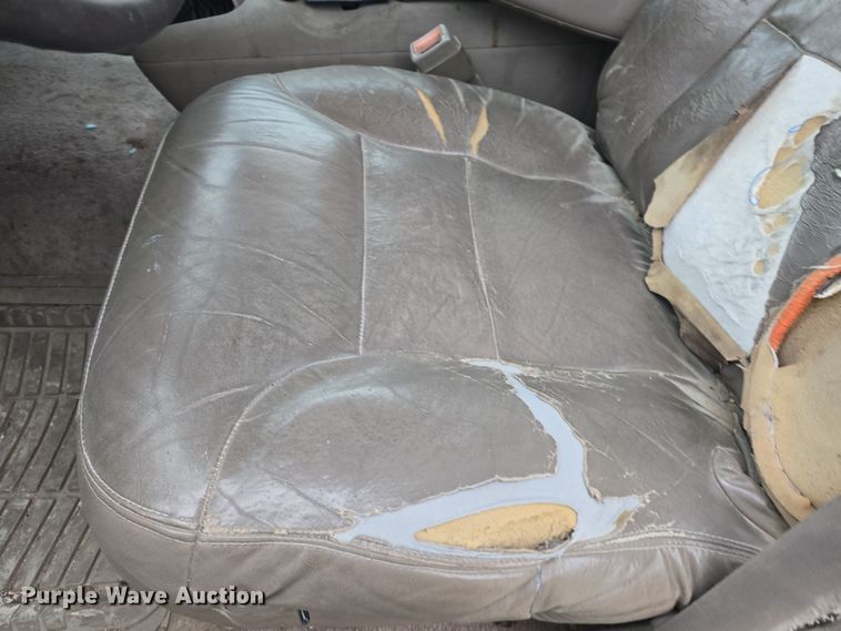 image for item DO7862 1998 Chevrolet Suburban K1500 LT SUV