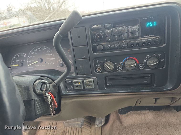 image for item DO7862 1998 Chevrolet Suburban K1500 LT SUV