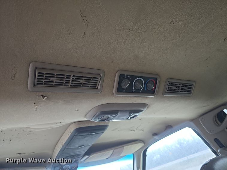 image for item DO7862 1998 Chevrolet Suburban K1500 LT SUV