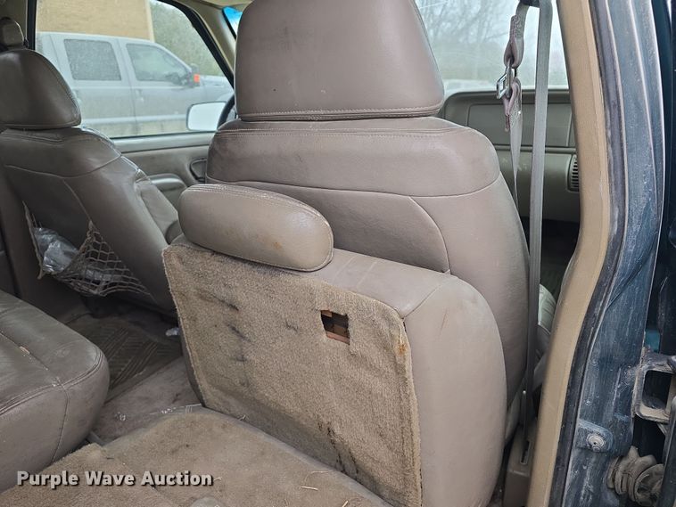 image for item DO7862 1998 Chevrolet Suburban K1500 LT SUV