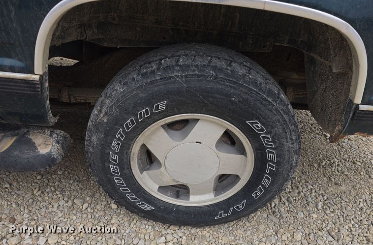 image for item DO7862 1998 Chevrolet Suburban K1500 LT SUV