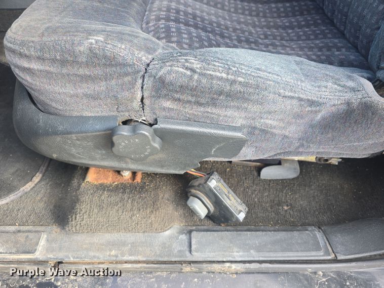 image for item DO7864 1998 Chevrolet Blazer LS SUV