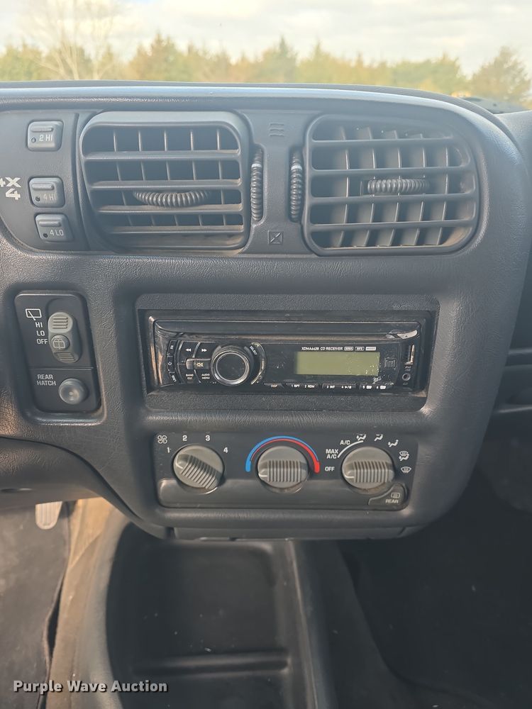 image for item DO7864 1998 Chevrolet Blazer LS SUV