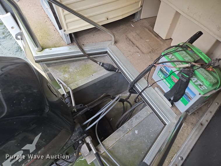 image for item DP6221 1999 Lowe Suncruiser Trinidad 200 pontoon boat