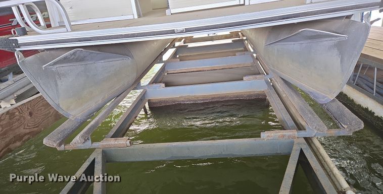 image for item DP6221 1999 Lowe Suncruiser Trinidad 200 pontoon boat