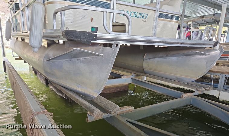 image for item DP6221 1999 Lowe Suncruiser Trinidad 200 pontoon boat