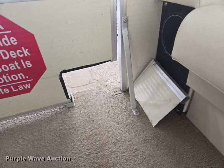 image for item DP6221 1999 Lowe Suncruiser Trinidad 200 pontoon boat