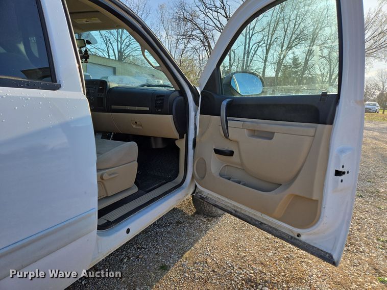 image for item DP6226 2010 Chevrolet Silverado Hybrid Crew Cab pickup truck