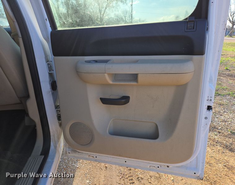 image for item DP6226 2010 Chevrolet Silverado Hybrid Crew Cab pickup truck