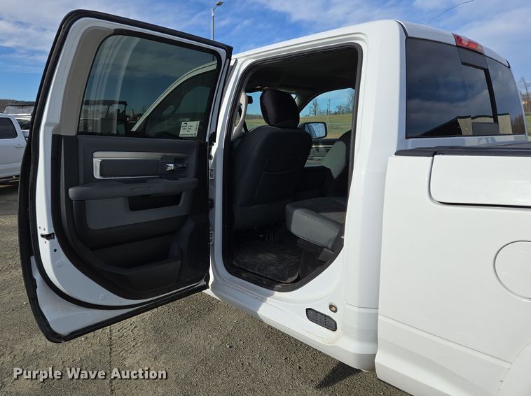 image for item DS5343 2016 Dodge Ram 2500HD Crew Cab pickup truck