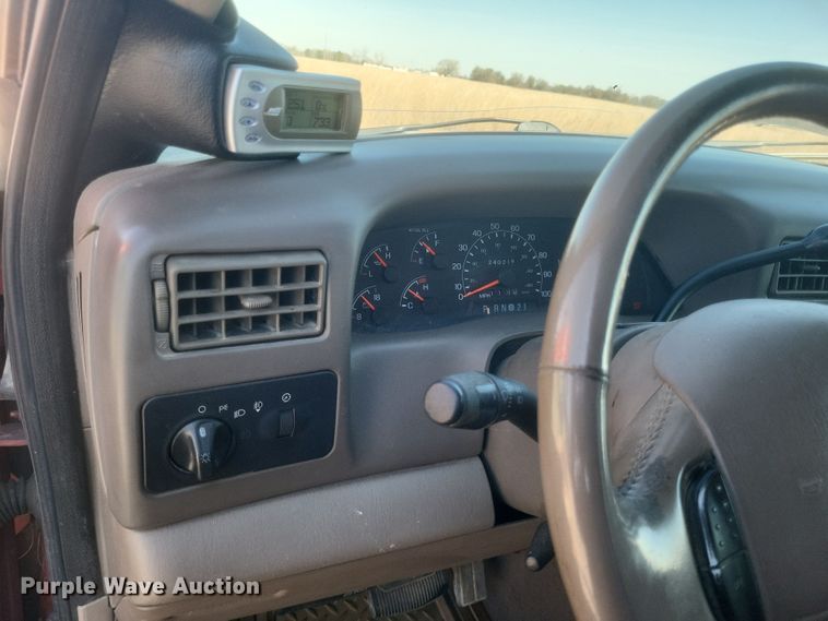 image for item DS5353 2001 Ford F250 Super Duty Crew Cab pickup truck