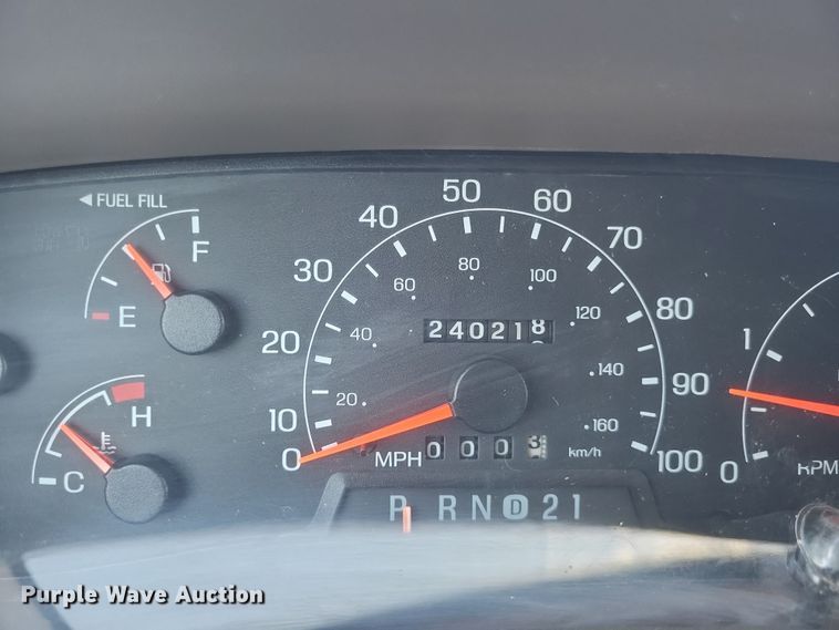 image for item DS5353 2001 Ford F250 Super Duty Crew Cab pickup truck