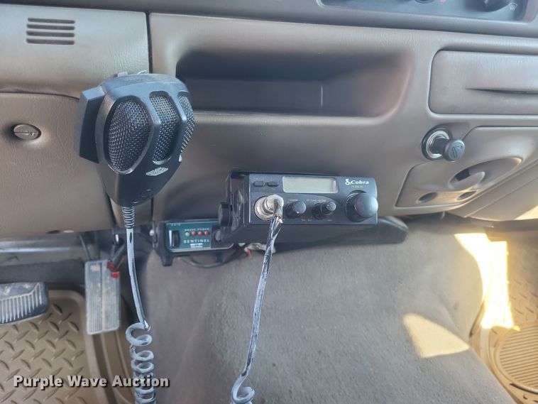 image for item DS5353 2001 Ford F250 Super Duty Crew Cab pickup truck