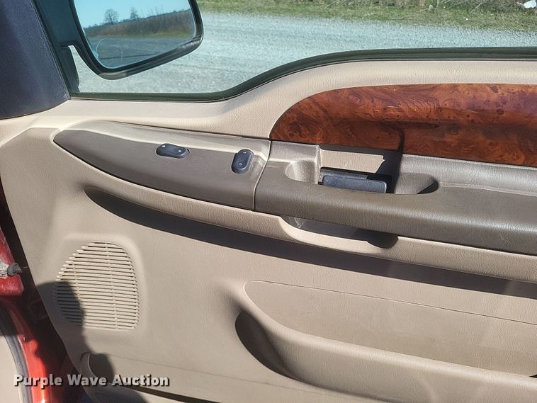 image for item DS5353 2001 Ford F250 Super Duty Crew Cab pickup truck