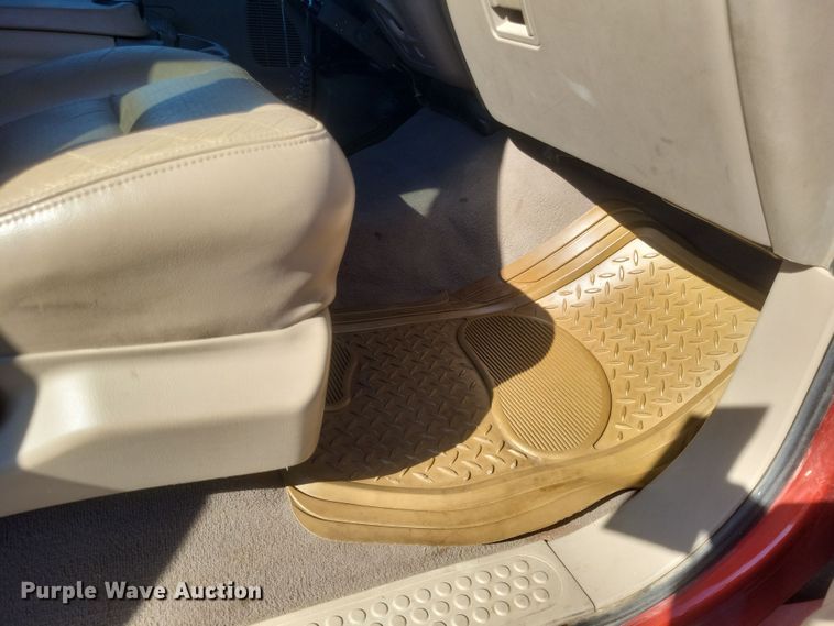 image for item DS5353 2001 Ford F250 Super Duty Crew Cab pickup truck