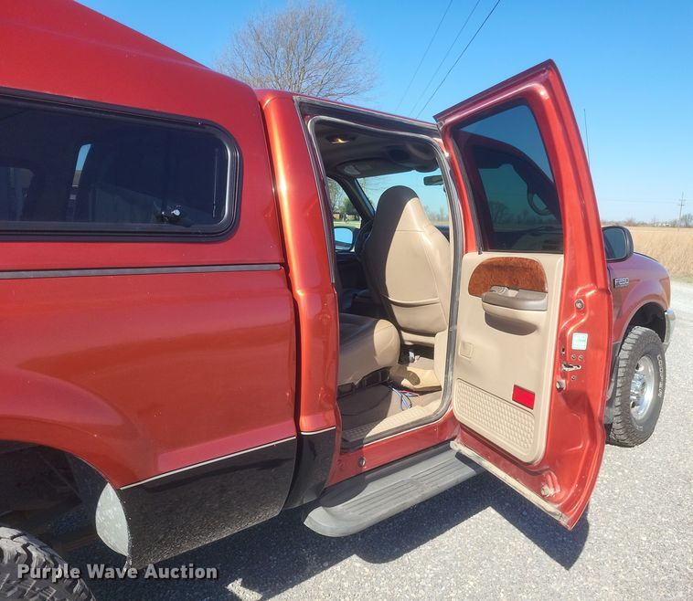 image for item DS5353 2001 Ford F250 Super Duty Crew Cab pickup truck