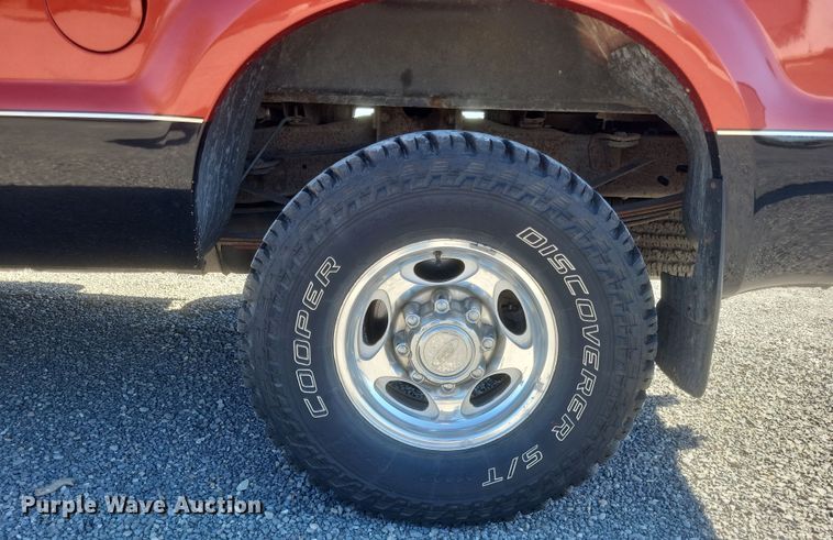 image for item DS5353 2001 Ford F250 Super Duty Crew Cab pickup truck