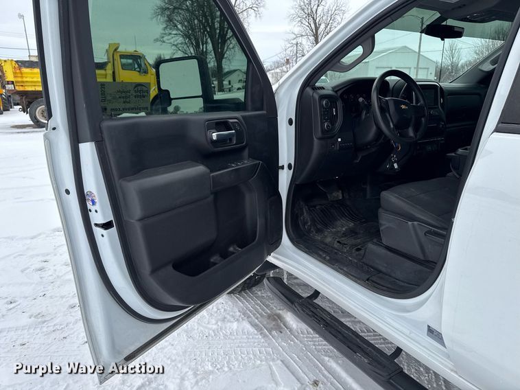 image for item DT0538 2021 Chevrolet Silverado 3500HD utility bed pickup truck