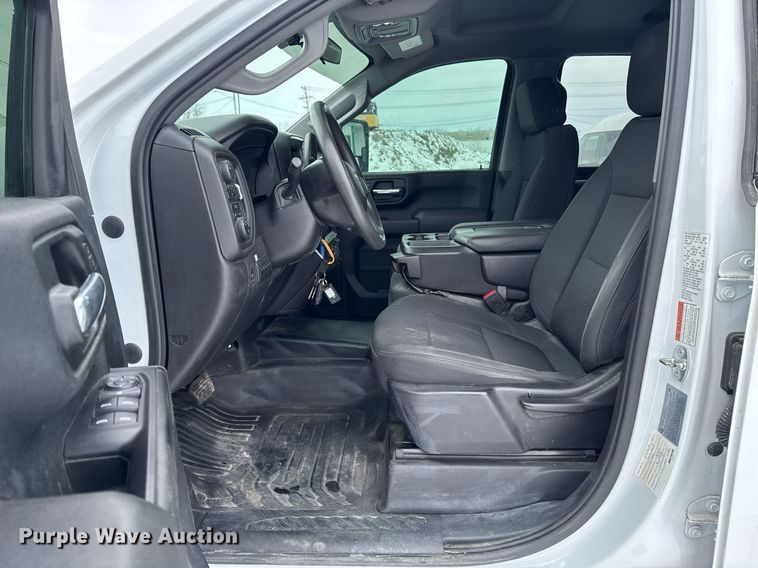 image for item DT0538 2021 Chevrolet Silverado 3500HD utility bed pickup truck