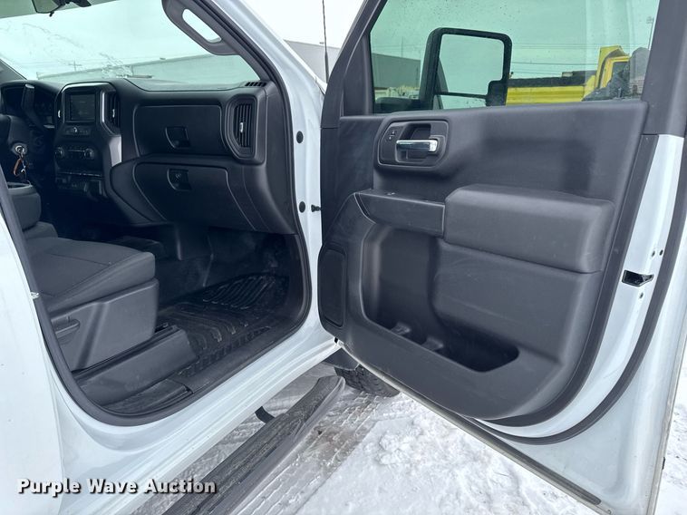 image for item DT0538 2021 Chevrolet Silverado 3500HD utility bed pickup truck