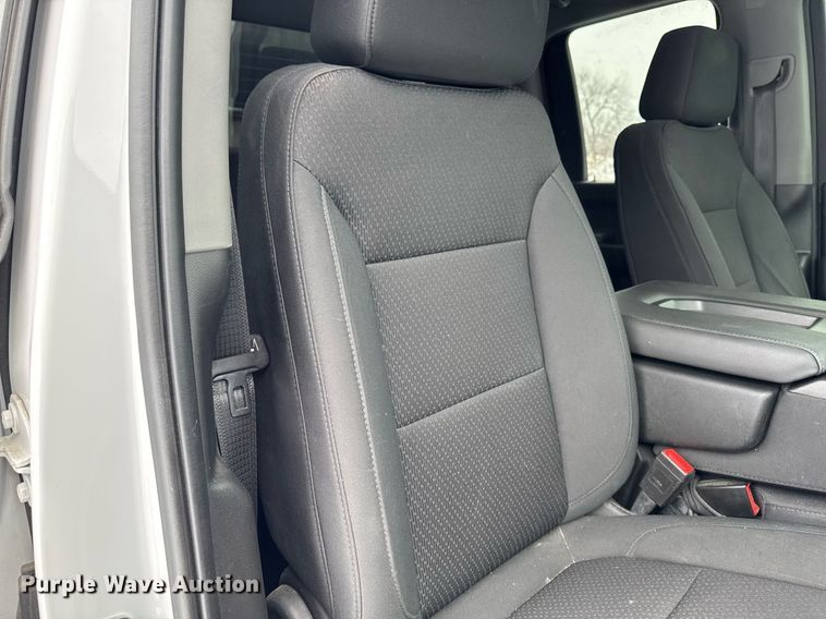 image for item DT0538 2021 Chevrolet Silverado 3500HD utility bed pickup truck