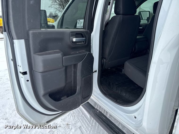 image for item DT0538 2021 Chevrolet Silverado 3500HD utility bed pickup truck