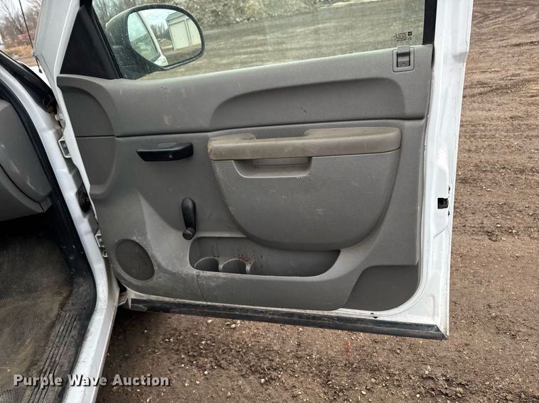 image for item DT0551 2010 Chevrolet Silverado 1500 pickup truck