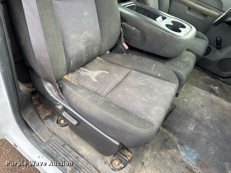 image for item DT0551 2010 Chevrolet Silverado 1500 pickup truck