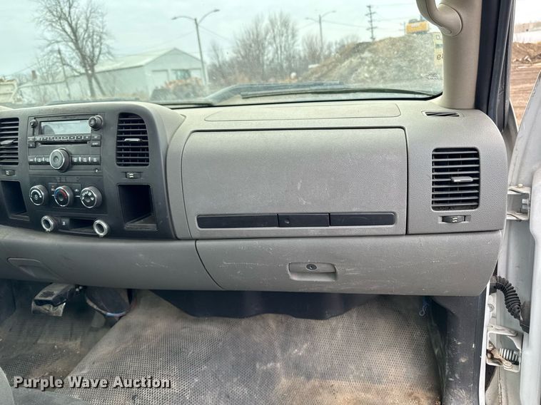 image for item DT0551 2010 Chevrolet Silverado 1500 pickup truck