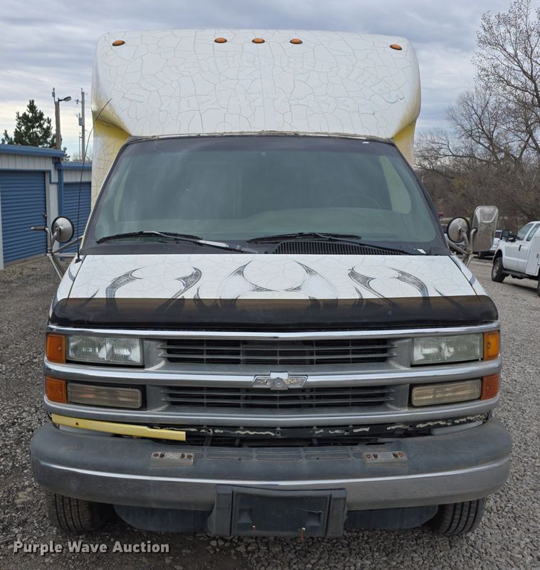 image for item DT6754 1999 Chevrolet Express G3500 delivery van