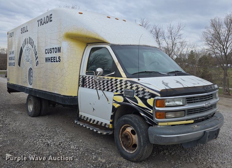 image for item DT6754 1999 Chevrolet Express G3500 delivery van