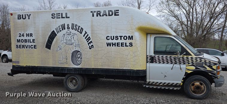 image for item DT6754 1999 Chevrolet Express G3500 delivery van