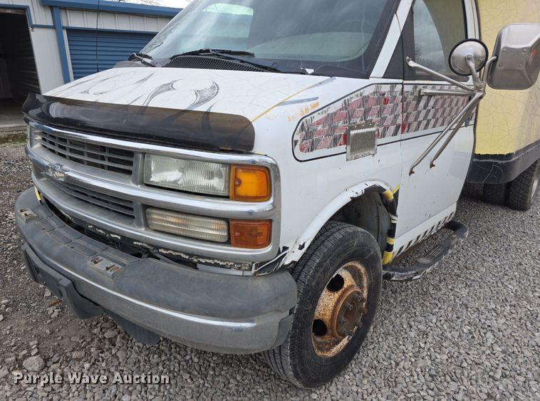 image for item DT6754 1999 Chevrolet Express G3500 delivery van