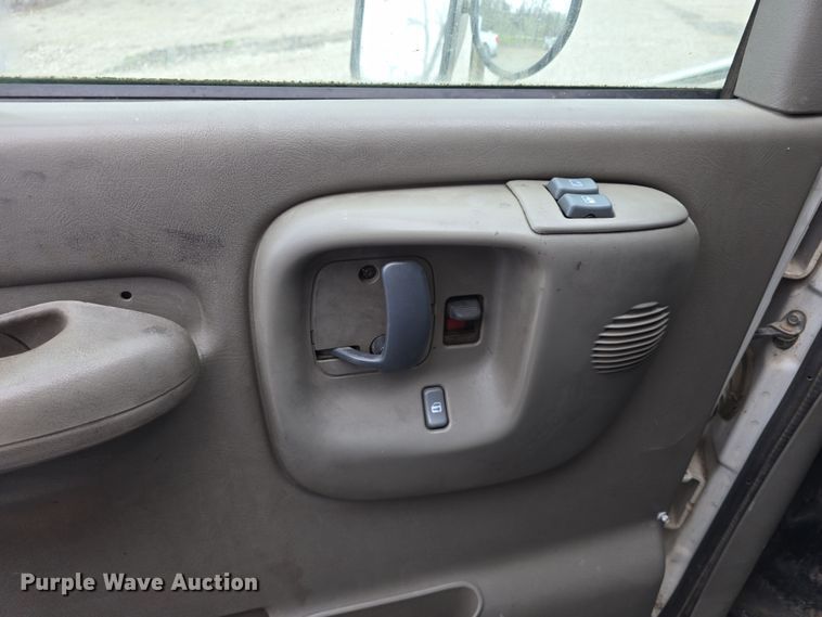 image for item DT6754 1999 Chevrolet Express G3500 delivery van
