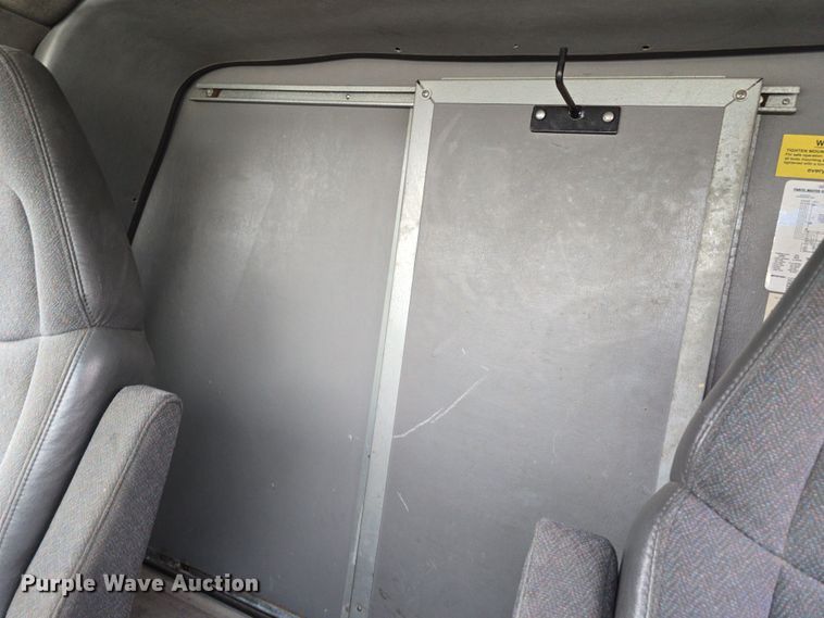 image for item DT6754 1999 Chevrolet Express G3500 delivery van