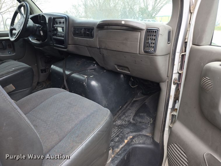 image for item DT6754 1999 Chevrolet Express G3500 delivery van