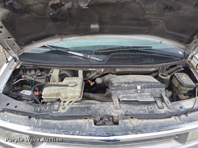 image for item DT6754 1999 Chevrolet Express G3500 delivery van